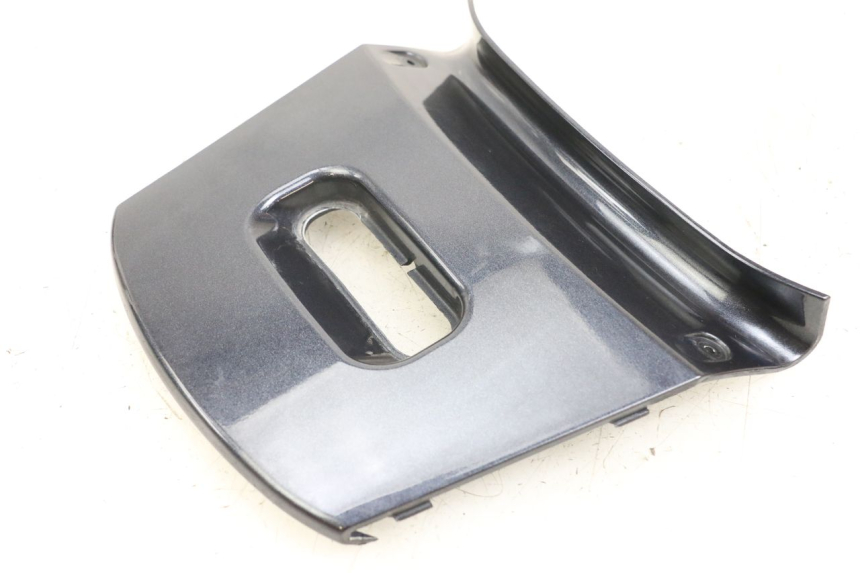 photo de REAR UPPER MIDDLE PANEL KYMCO XCITING 250 (2006 - 2009) - Technical close-up