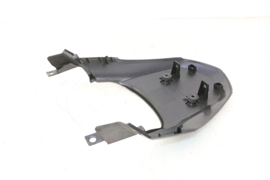 photo de REAR UPPER MIDDLE PANEL HONDA XLV VARADERO 125 (2007 - 2012) - Zoom on usage condition