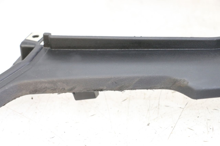 photo de REAR UPPER MIDDLE PANEL YAMAHA TRACER 7 700 (2020 - 2024) - Surface and material condition