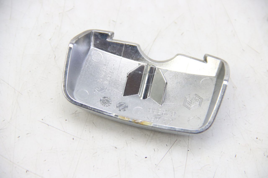 photo de REAR FAIRING JUNCTION PIAGGIO VESPA GTS SUPER IE 125 (2009 - 2016) - Alternative perspective