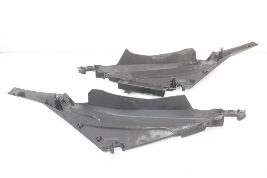 photo de REAR MIDDLE PANEL YAMAHA XMAX X-MAX ABS 125 (2017 - 2020) - Component detail