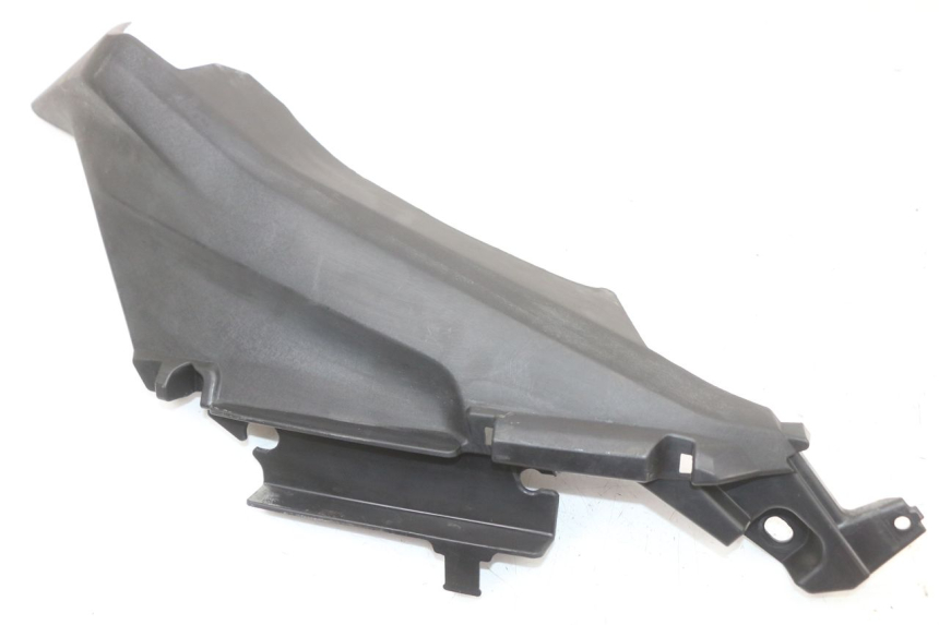 photo de REAR MIDDLE PANEL YAMAHA XMAX X-MAX ABS 125 (2017 - 2020) - Zoom on usage condition