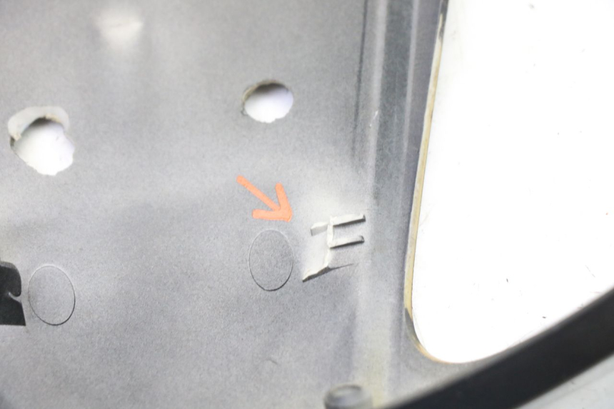 photo de REAR FAIRING JUNCTION YAMAHA XMAX X-MAX 125 (2006 - 2009) - Surface and material condition