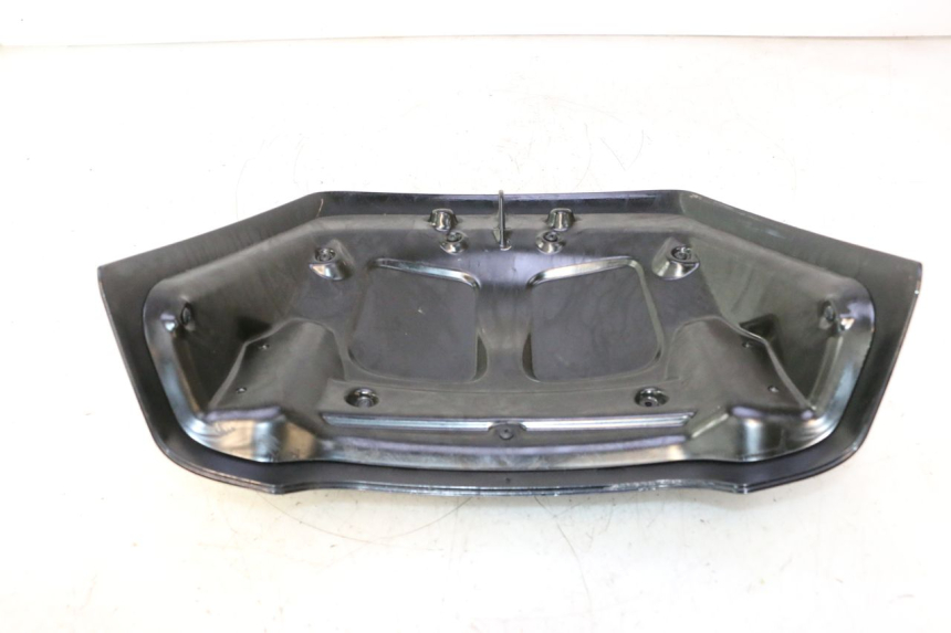 photo de REAR MIDDLE PANEL PIAGGIO X8 STREET 125 (2006 - 2007) - Fixing points details