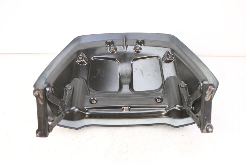 photo de REAR FAIRING JUNCTION PIAGGIO XEVO - X EVO 125 (2007 - 2017) - Technical close-up