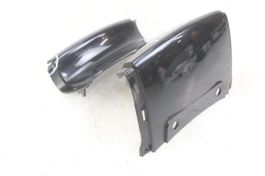 photo de REAR FAIRING JUNCTION YAMAHA YP MAJESTY 125 (2007 - 2010) - Alternative perspective