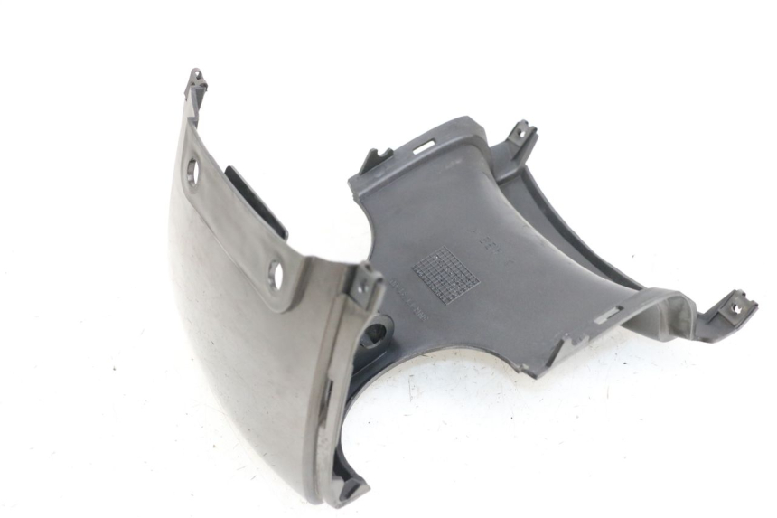 photo de REAR MIDDLE PANEL YAMAHA YP MAJESTY 125 (2002 - 2006) - Zoom on usage condition