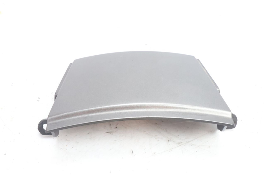 photo de REAR MIDDLE PANEL KAWASAKI ZZR 600 (1995 - 2004) - Technical close-up