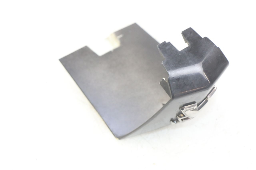 photo de FRONT FAIRING JUNCTION PEUGEOT CITYSTAR 2T 50 (2018 - 2021) - Zoom on usage condition