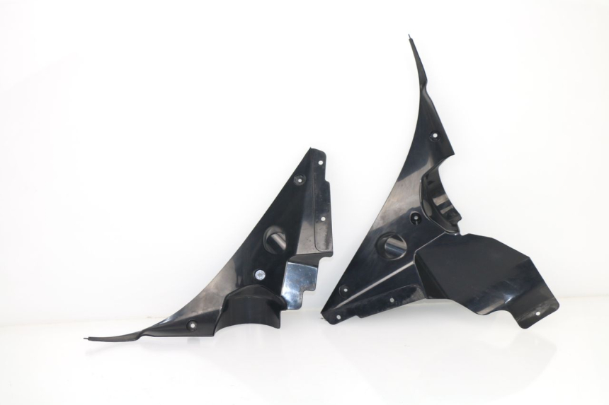 photo de FRONT FAIRING JUNCTION YAMAHA FJR ABS 1300 (2006 - 2012) - Fixing points details
