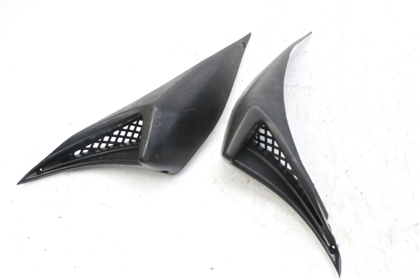 photo de FRONT FAIRING JUNCTION DERBI GPR 50 (2004 - 2009) - Zoom on usage condition