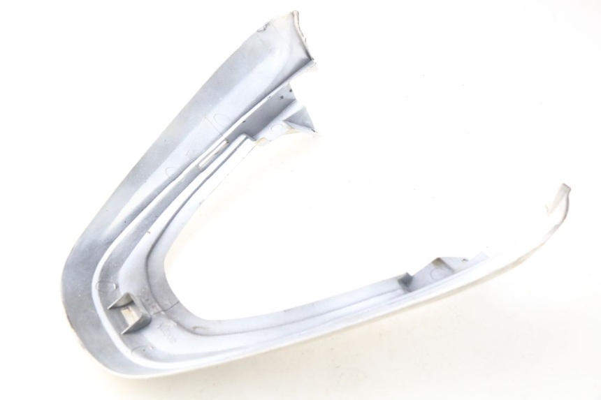 photo de FRONT MIDDLE PANEL YAMAHA BW'S 50 (1999 - 2003) - Fixing points details