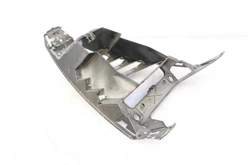 photo de FRONT MIDDLE PANEL PEUGEOT CITYSTAR 125 (2011 - 2017) - Zoom on usage condition