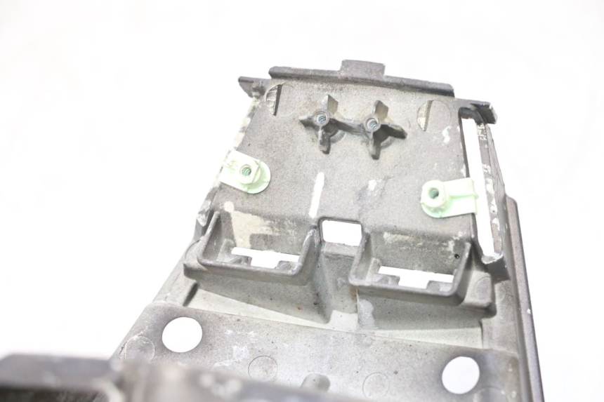 photo de FRONT MIDDLE PANEL PEUGEOT CITYSTAR 125 (2011 - 2017) - Alternative perspective