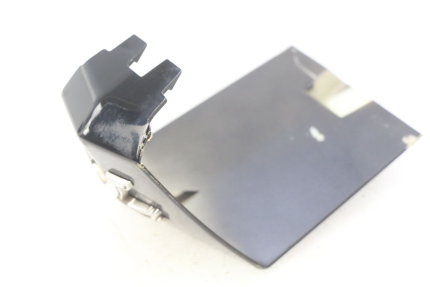 photo de LOWER FRONT FAIRING JUNCTION PEUGEOT CITYSTAR 50 (2013 - 2017) - Zoom on usage condition