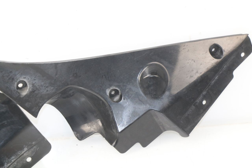 photo de LOWER FRONT FAIRING JUNCTION YAMAHA FJR ABS 1300 (2006 - 2012) - Technical close-up