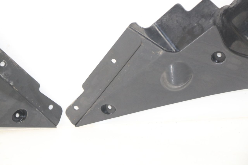 photo de LOWER FRONT FAIRING JUNCTION YAMAHA FJR ABS 1300 (2006 - 2012) - Alternative perspective