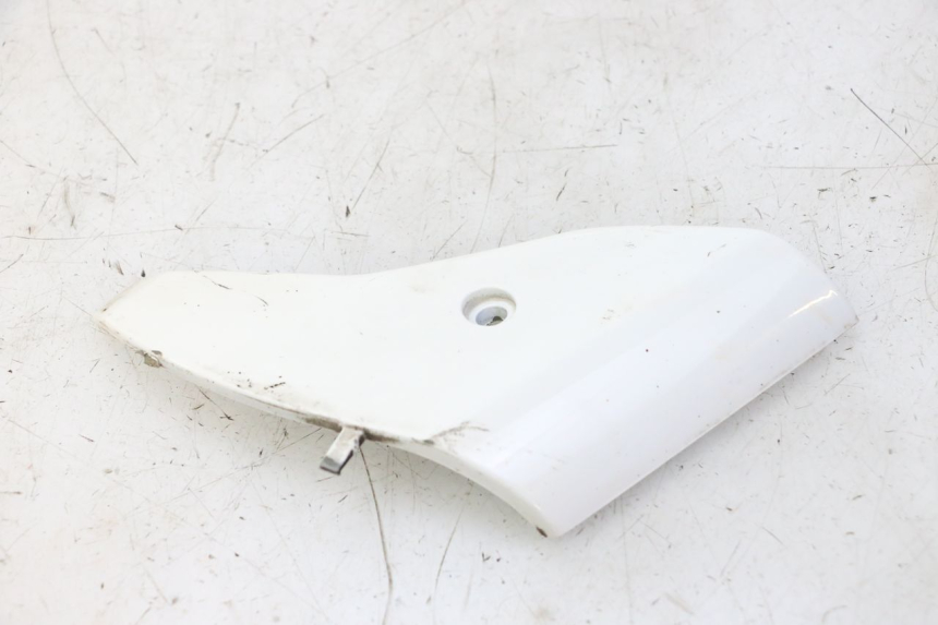 photo de FRONT MIDDLE PANEL PIAGGIO LXV 4T 50 (2009 - 2013) - Fixing points details