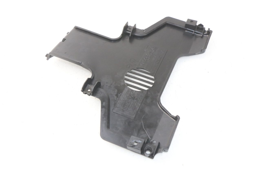 photo de FRONT MIDDLE PANEL PIAGGIO MP3 HPE 500 (2019 - 2022) - Zoom on usage condition