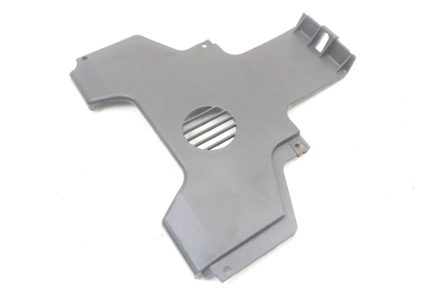 photo de LOWER FRONT FAIRING JUNCTION PIAGGIO MP3 LT 400 (2007 - 2012) - Zoom on usage condition