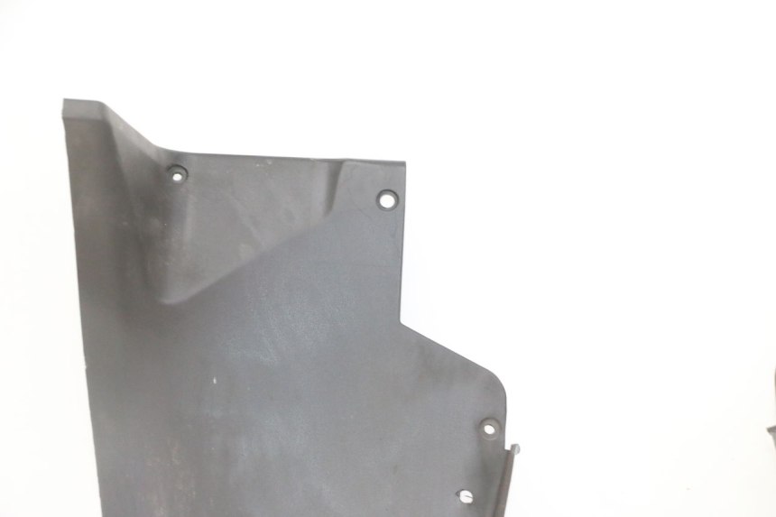 photo de LOWER FRONT FAIRING JUNCTION PIAGGIO MP3 LT 300 (2010 - 2016) - Markings and original references