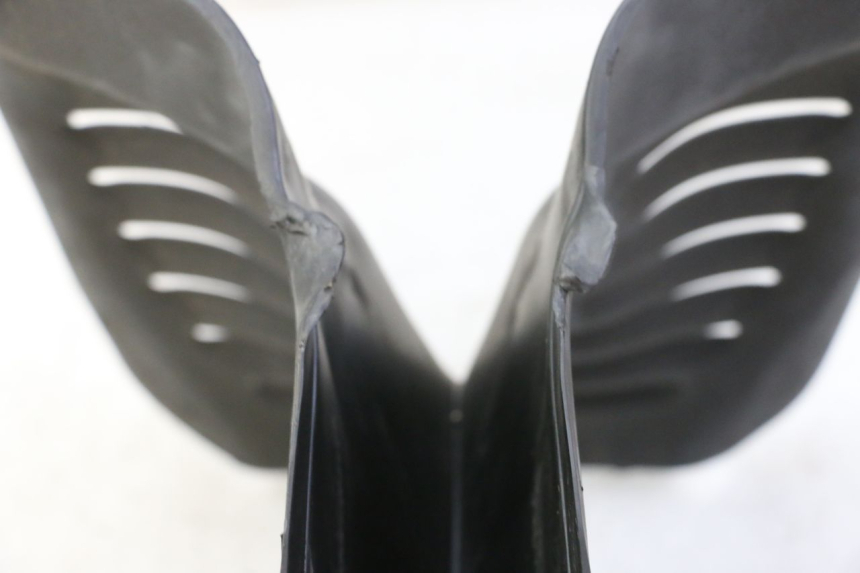 photo de FRONT MIDDLE PANEL PIAGGIO MP3 RL 250 (2006 - 2010) - Zoom on usage condition