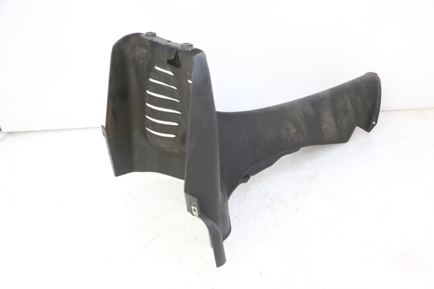 photo de FRONT MIDDLE PANEL PIAGGIO MP3 RL 250 (2006 - 2010) - Fixing points details