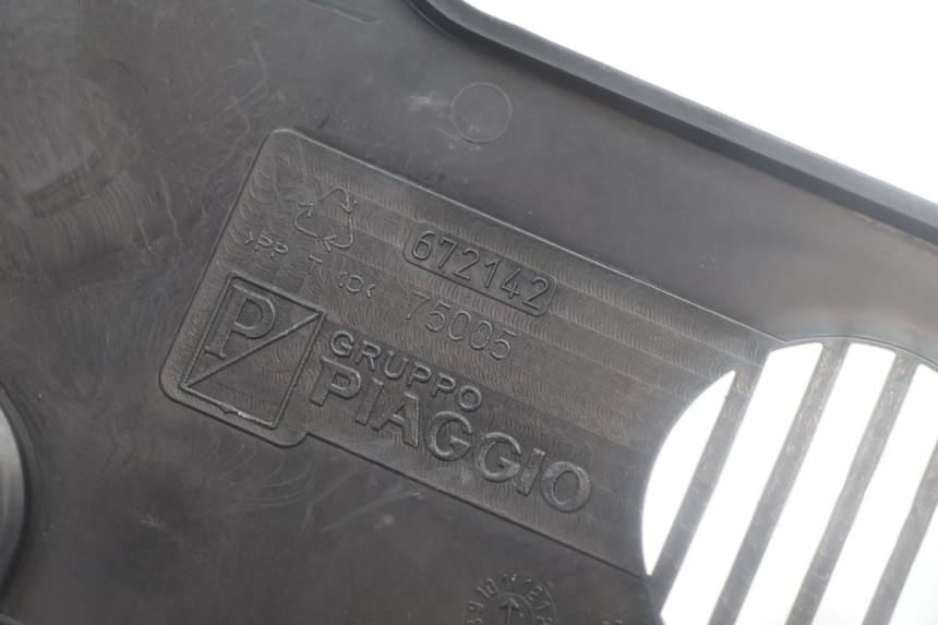 photo de FRONT MIDDLE PANEL PIAGGIO MP3 500 (2016 - 2018) - Technical close-up