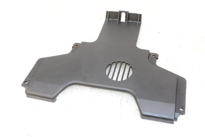 photo de LOWER FRONT FAIRING JUNCTION PIAGGIO MP3 LT 400 (2007 - 2012) - Zoom on usage condition