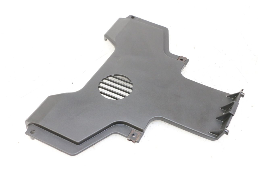 photo de LOWER FRONT FAIRING JUNCTION PIAGGIO MP3 LT 400 (2007 - 2012) - Alternative perspective