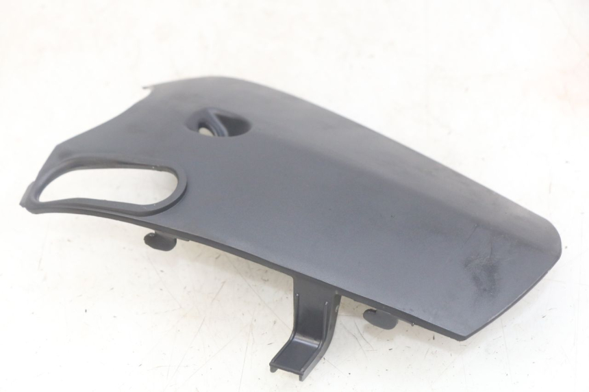 photo de LOWER FRONT FAIRING JUNCTION HONDA SCV LEAD 100 (2003 - 2007) - Alternative perspective