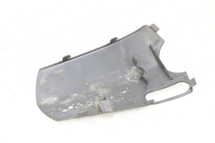 photo de LOWER FRONT FAIRING JUNCTION HONDA SCV LEAD 100 (2003 - 2007) - Component detail