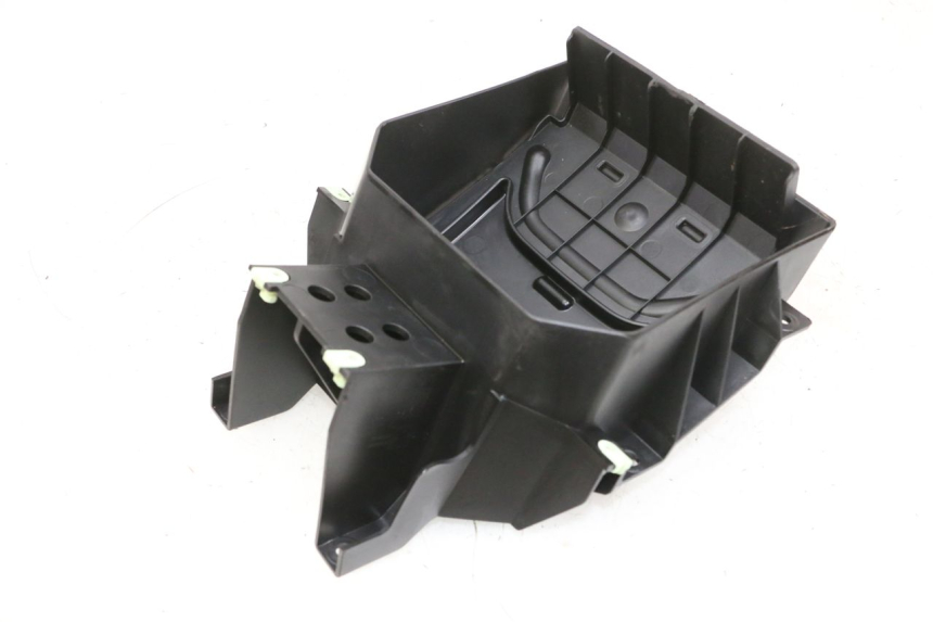 photo de FRONT MIDDLE PANEL PEUGEOT SPEEDFIGHT 4 4T EFI 50 (2021 - 2025) - Technical close-up