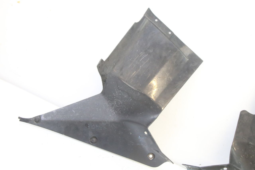 photo de FRONT MIDDLE PANEL HONDA ST PAN EUROPEAN 1300 (2002 - 2013) - Component detail