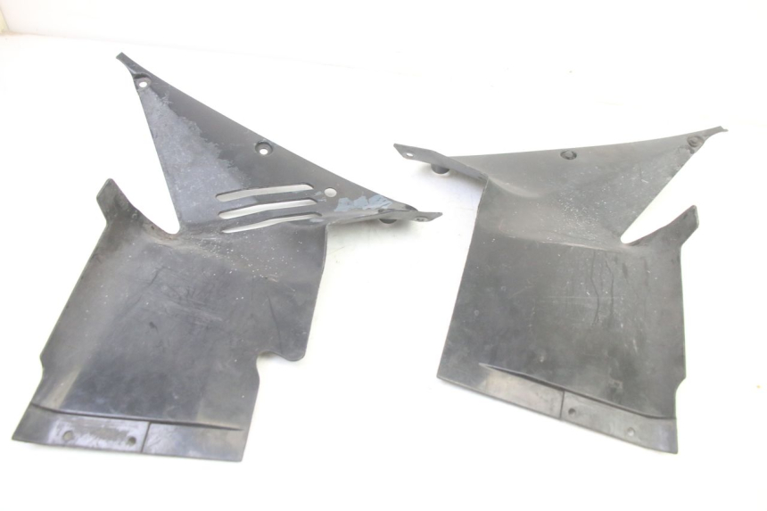 photo de FRONT MIDDLE PANEL HONDA ST PAN EUROPEAN 1300 (2002 - 2013) - Technical close-up