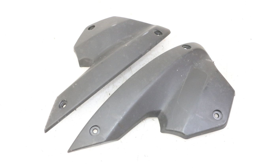 photo de FRONT MIDDLE PANEL PEUGEOT STREETZONE I NAKED 2T 50 (2018 - 2020) - Fixing points details