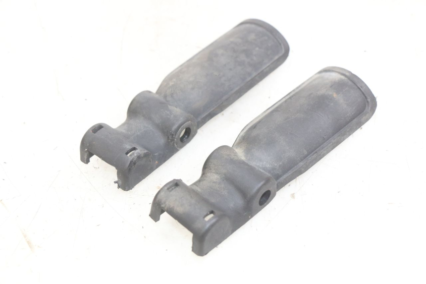 photo de LOWER FRONT FAIRING JUNCTION PEUGEOT TREKKER 50 (1998 - 2004) - Zoom on usage condition