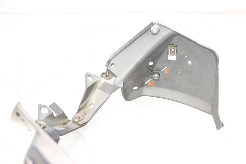 photo de LOWER FRONT FAIRING JUNCTION PEUGEOT TREKKER 50 (1995 - 2004) - Zoom on usage condition