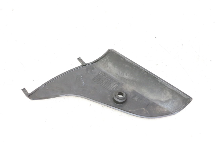 photo de LOWER FRONT FAIRING JUNCTION PIAGGIO VESPA S 2T 50 (2007 - 2014) - Component detail