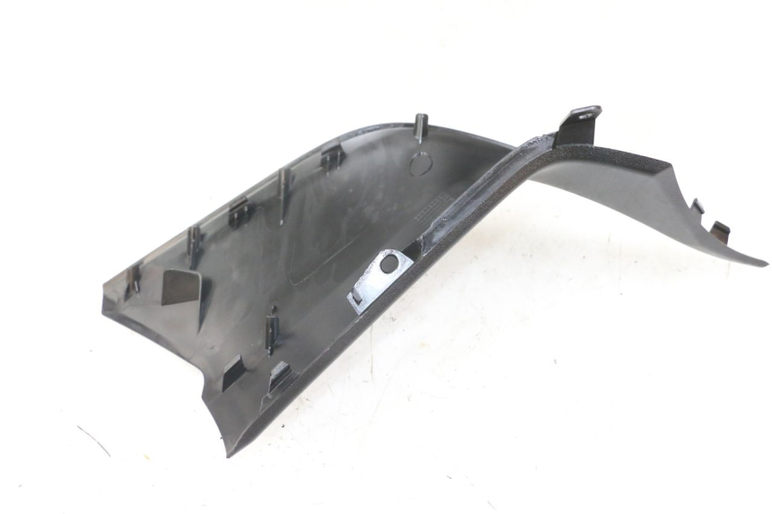 photo de LOWER FRONT FAIRING JUNCTION YAMAHA XMAX X-MAX ABS 125 (2017 - 2020) - Alternative perspective