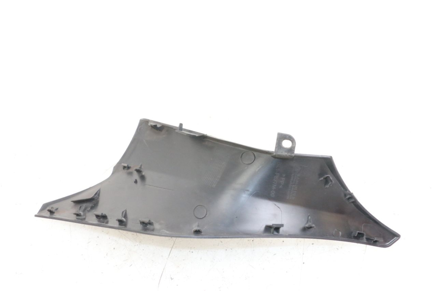 photo de LOWER FRONT FAIRING JUNCTION YAMAHA XMAX X-MAX ABS 125 (2017 - 2020) - Surface and material condition