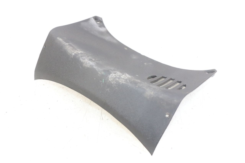 photo de LOWER FRONT FAIRING JUNCTION PIAGGIO XEVO - X EVO 125 (2007 - 2017) - Zoom on usage condition