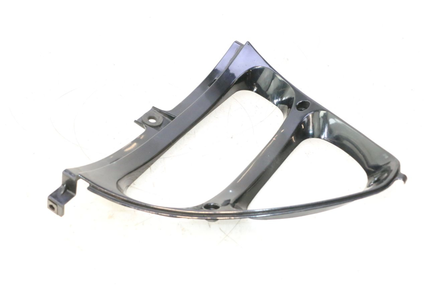 photo de LOWER FRONT FAIRING JUNCTION KAWASAKI ZZR 600 (1995 - 2004) - Zoom on usage condition