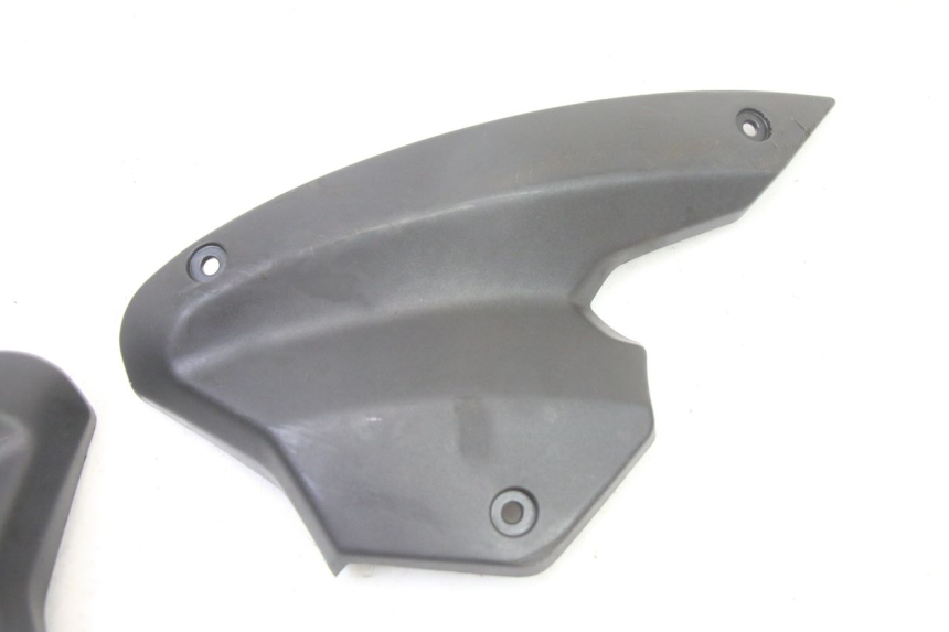 photo de FRONT FAIRING JUNCTION PEUGEOT KISBEE 4T 50 (2018 - 2022) - Zoom on usage condition