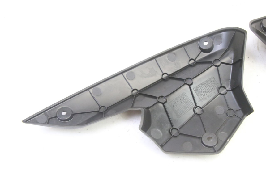 photo de FRONT FAIRING JUNCTION PEUGEOT KISBEE 4T 50 (2018 - 2022) - Fixing points details