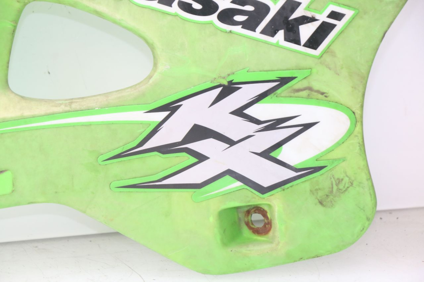 photo de FRONT FAIRING JUNCTION KAWASAKI KX 250 (1994 - 1998) - Additional view of the item