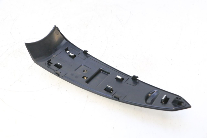 photo de FRONT FAIRING JUNCTION PIAGGIO LIBERTY IGET 4T 50 (2015 - 2020) - Zoom on usage condition