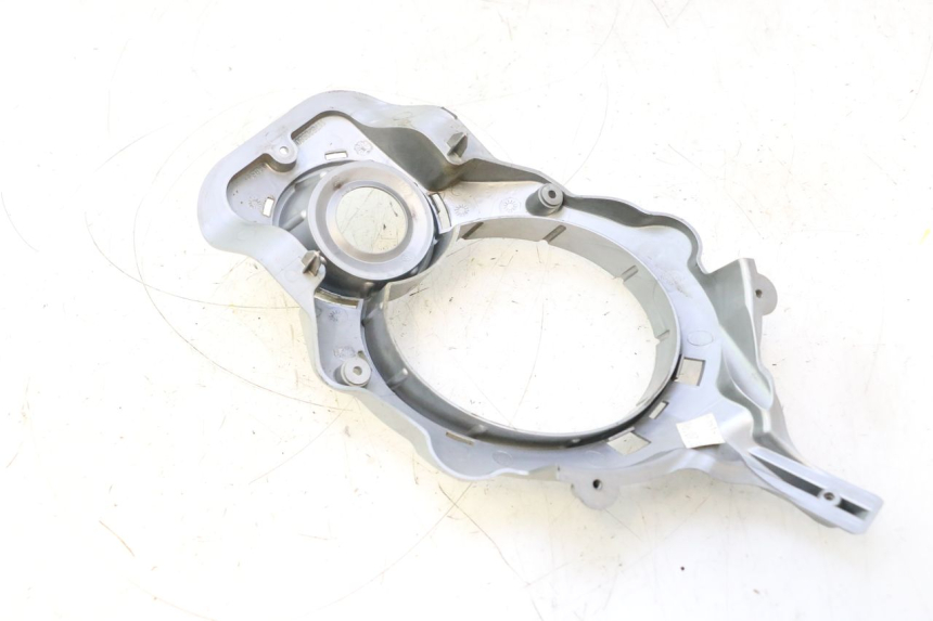 photo de FRONT MIDDLE PANEL PEUGEOT LUDIX PRO 2T 50 (2010 - 2017) - Zoom on usage condition