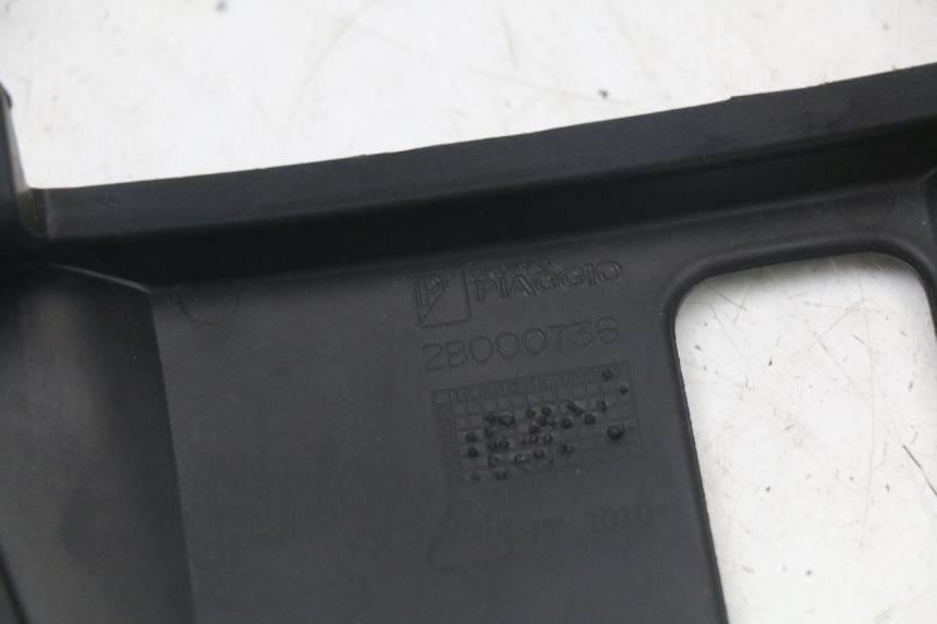 photo de FRONT MIDDLE PANEL PIAGGIO MP3 HPE 350 (2018 - 2020) - Alternative perspective