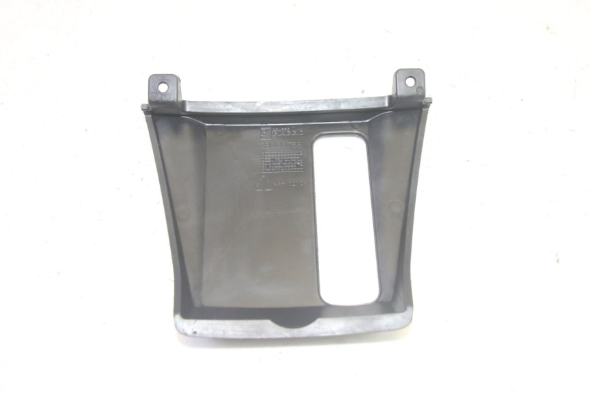 photo de FRONT MIDDLE PANEL PIAGGIO MP3 HPE 350 (2018 - 2020) - Zoom on usage condition